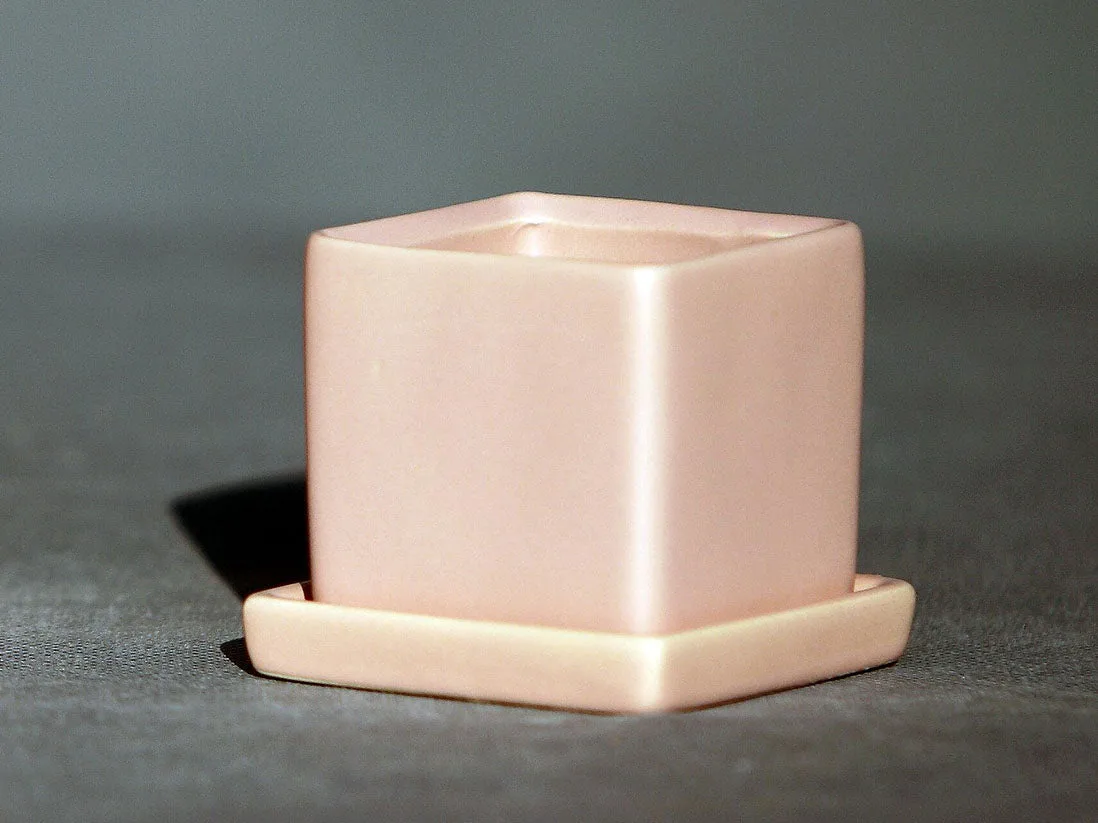Cube Pot with Detached Saucers By Plantatorem
