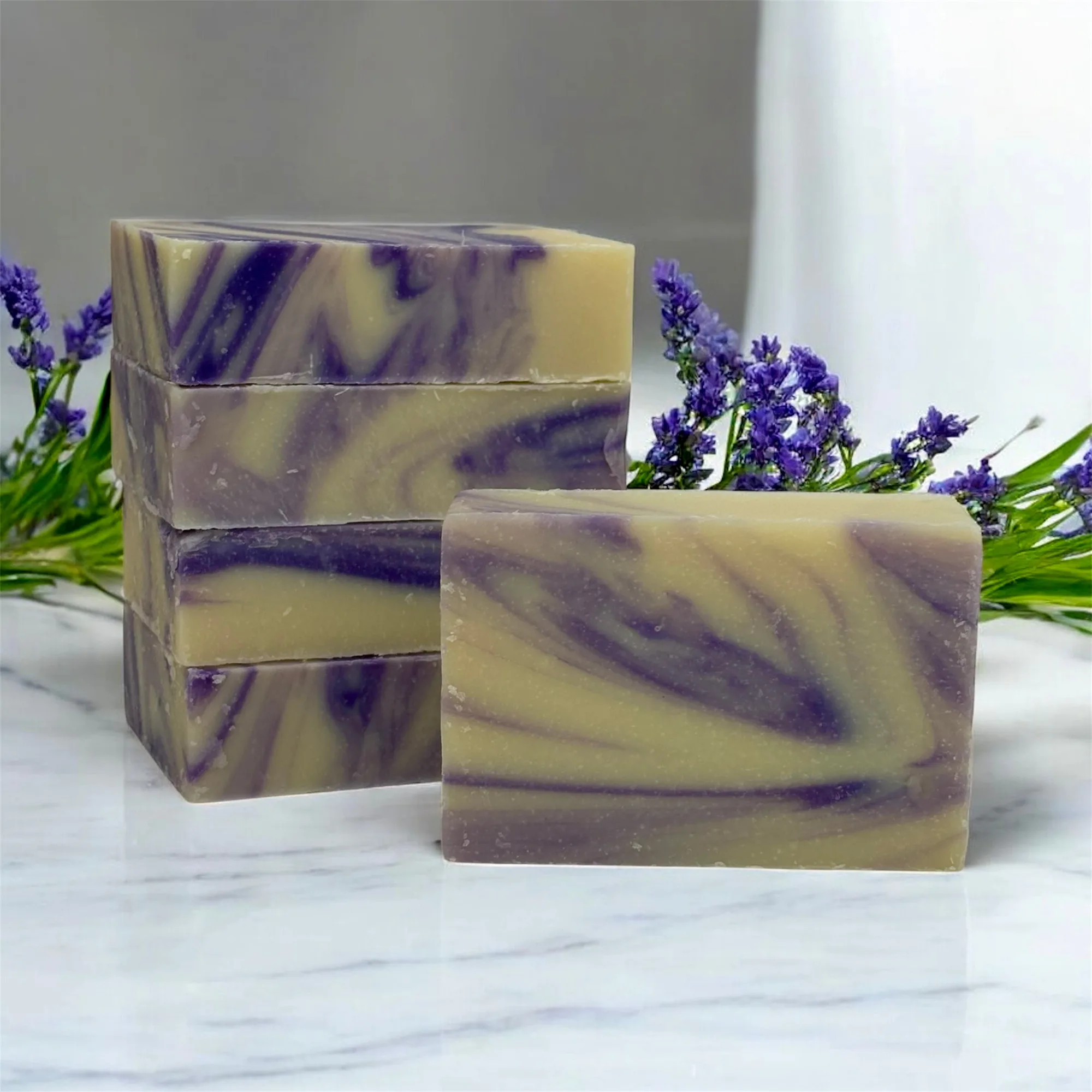 Savon lavande-citronnelle : bienfaits et utilisation