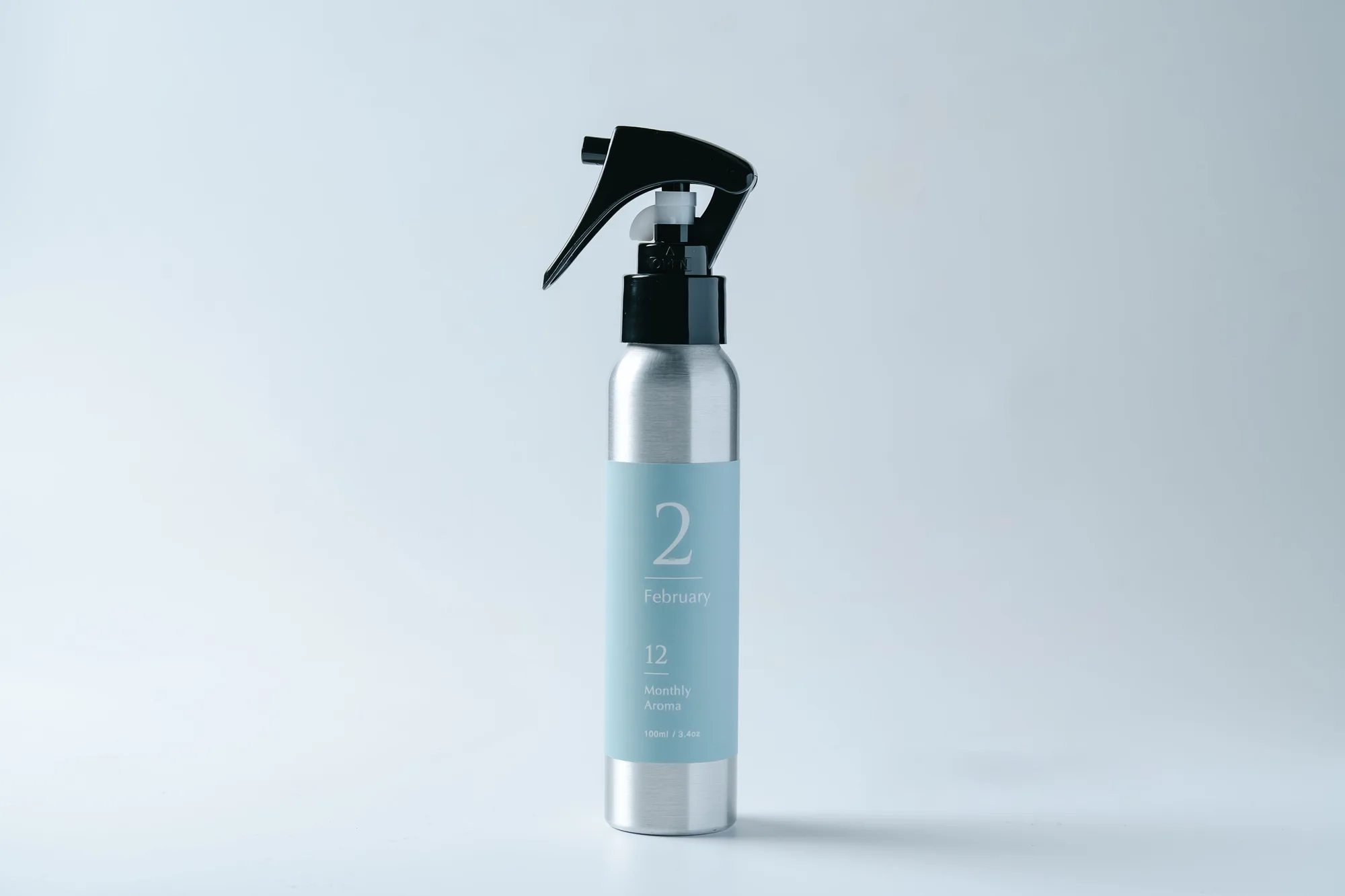 Utiliser les sprays d'ambiance mensuels pour la maison