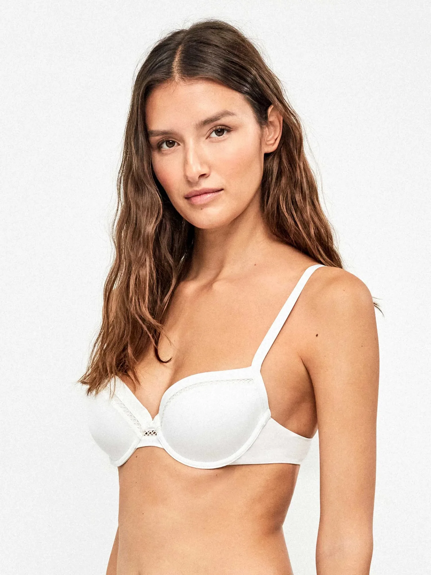 Haut de bikini à armatures et mousse : guide pour trouver votre taille