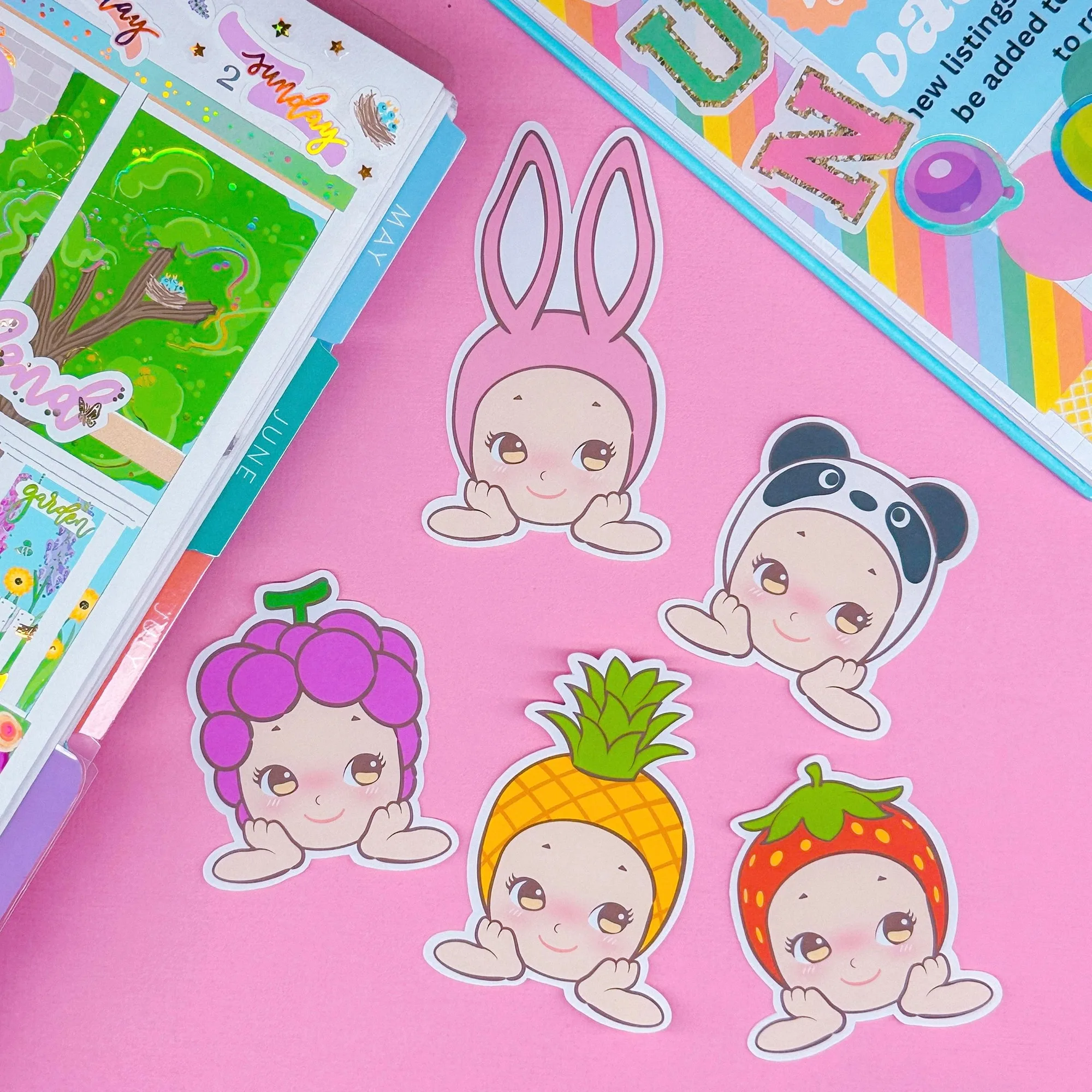 Come sovrapporre adesivi journaling su pagine di scrapbook