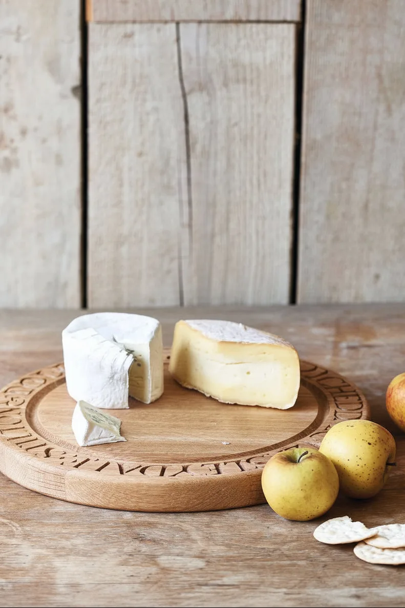 Black Toast Wooden Circular Cheese Board