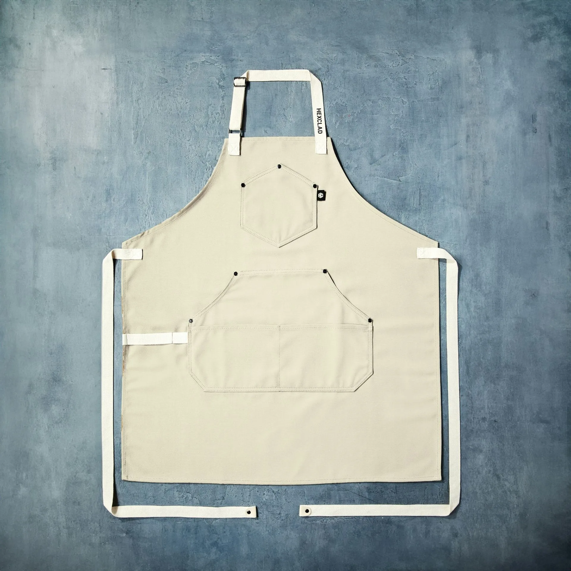 Eco-Friendly Aprons vs Traditional Cotton Aprons: Which Is More Sustainable for Your Kitchen?