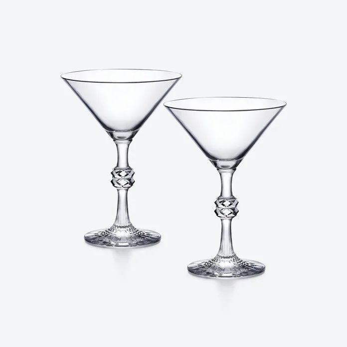 Baccarat Octogone Tantalus vs Traditional Decanters: Which Is Better?