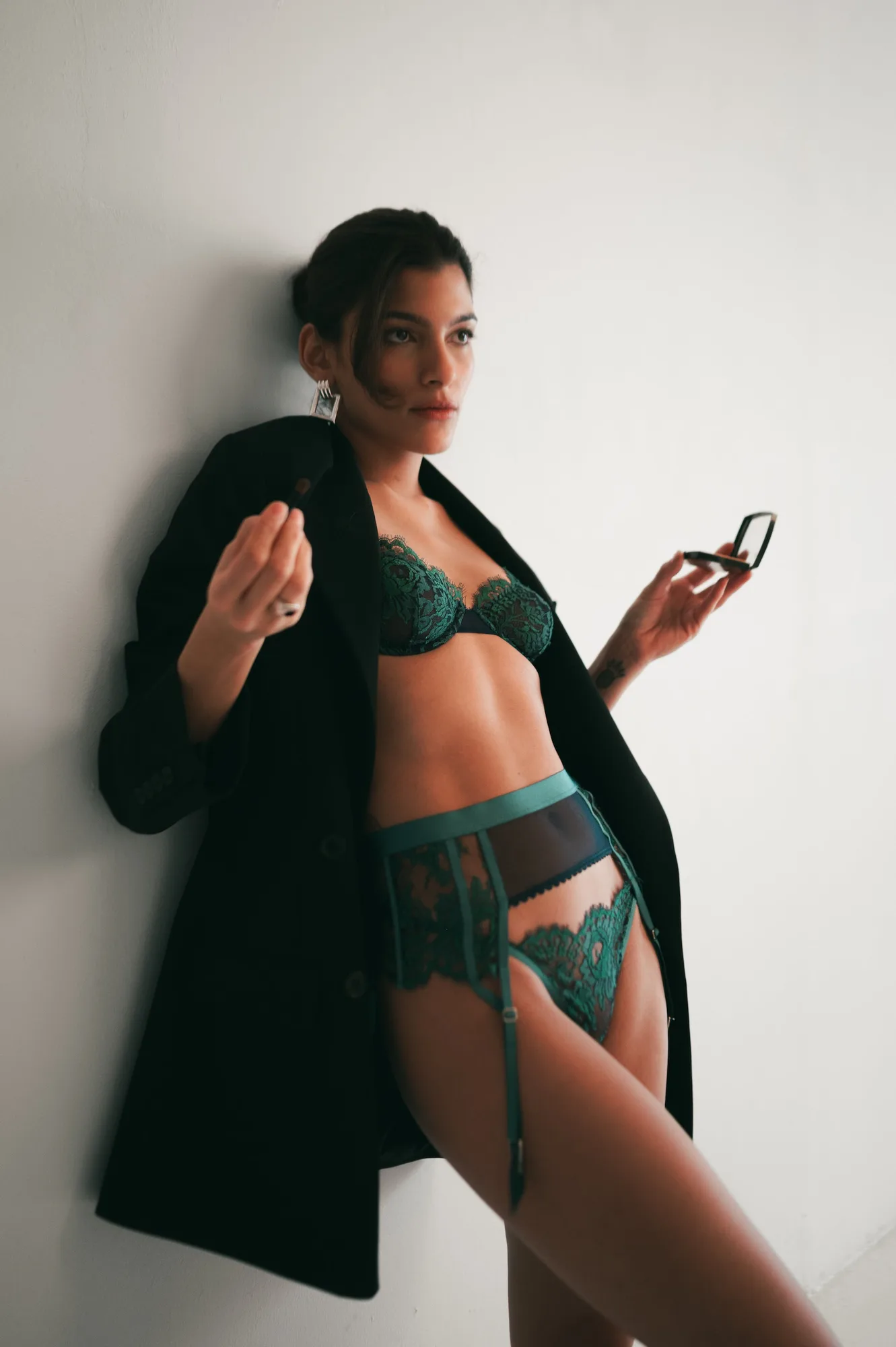How to Style a Garter Belt for a Wedding Look