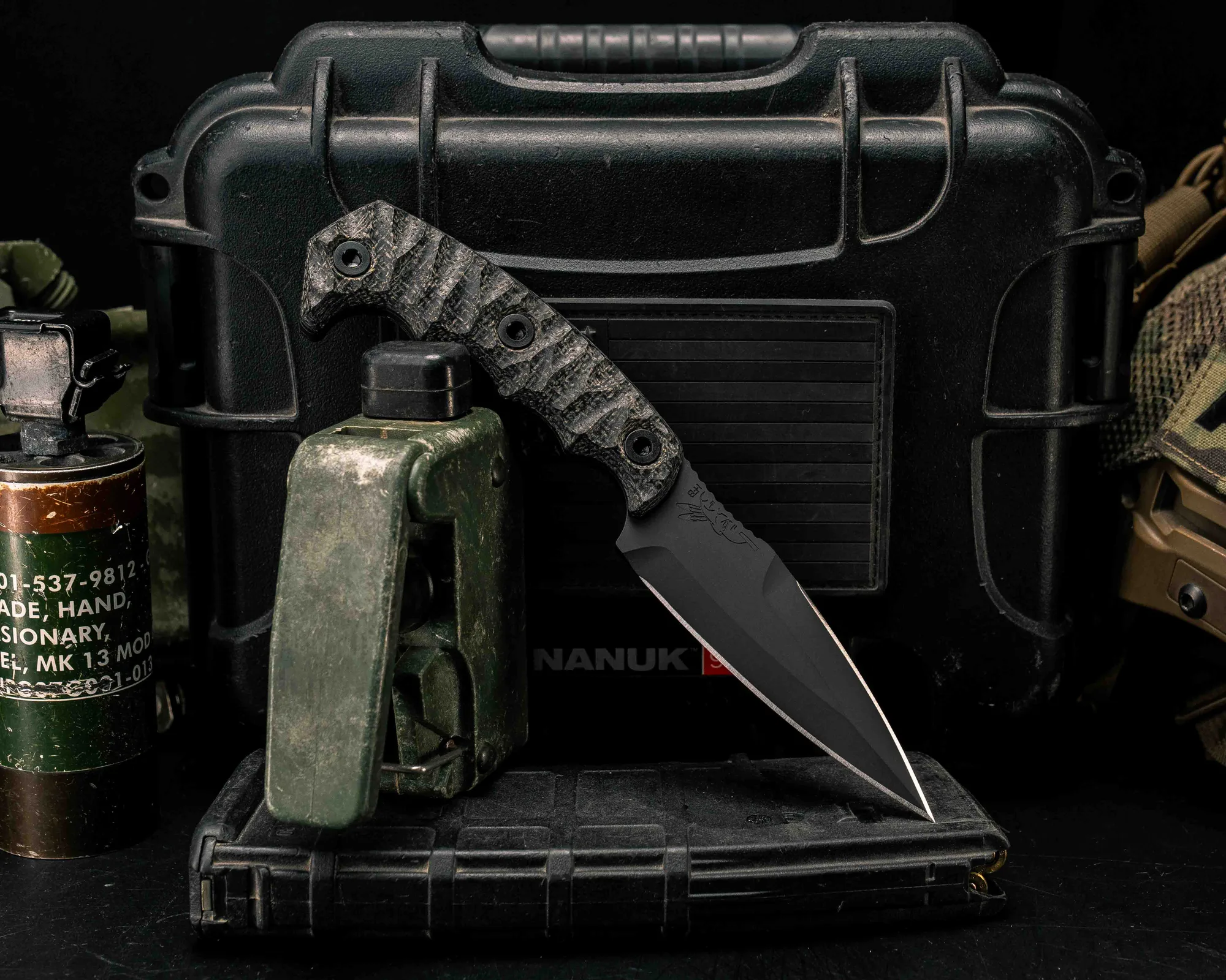 4" HUMINT - Micarta toile de jute noire, Cerakote Armor Black, vis Allen, poignée texturée
