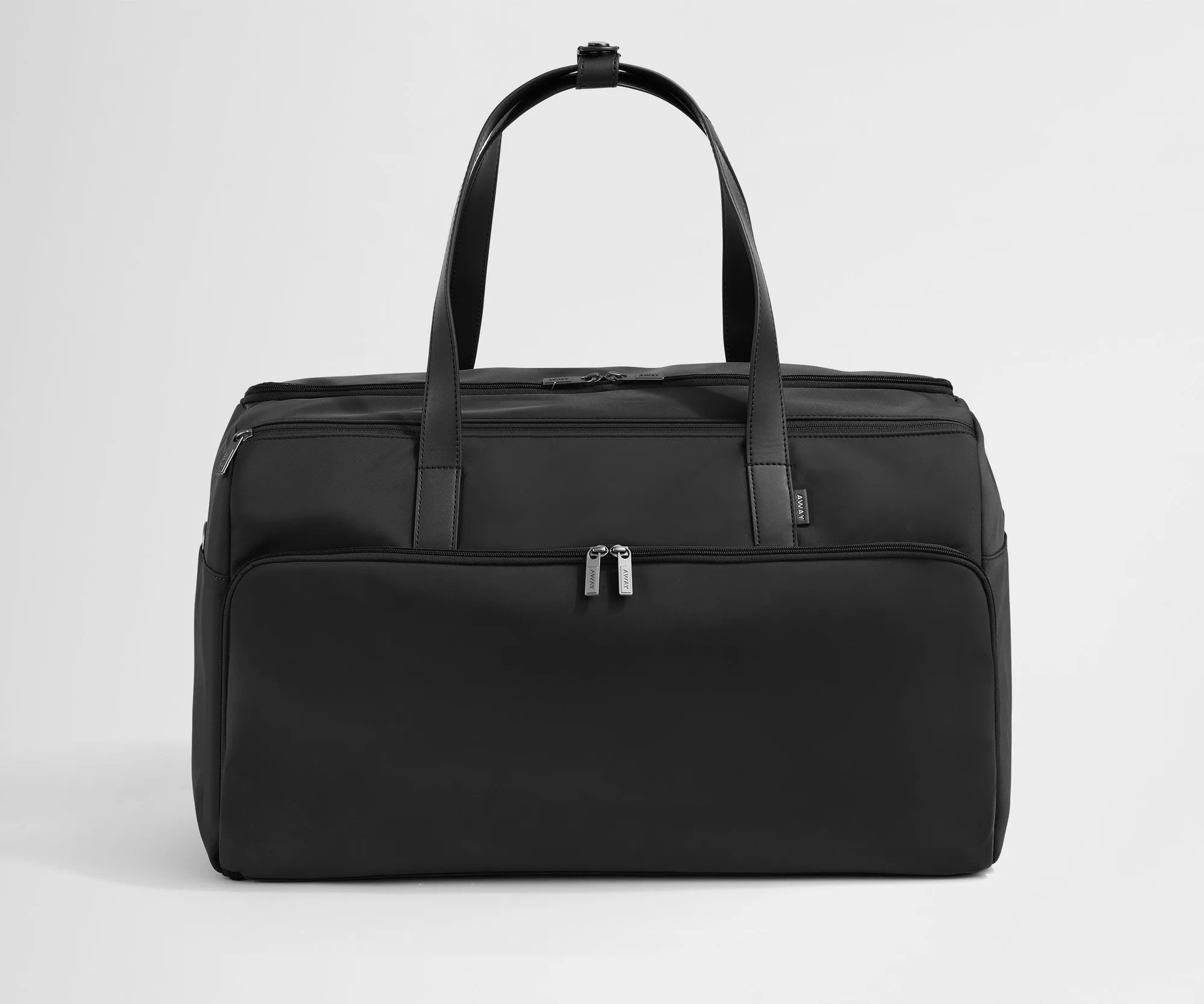 Housse à vêtements vs placard compact PackAway pour voyages d'affaires