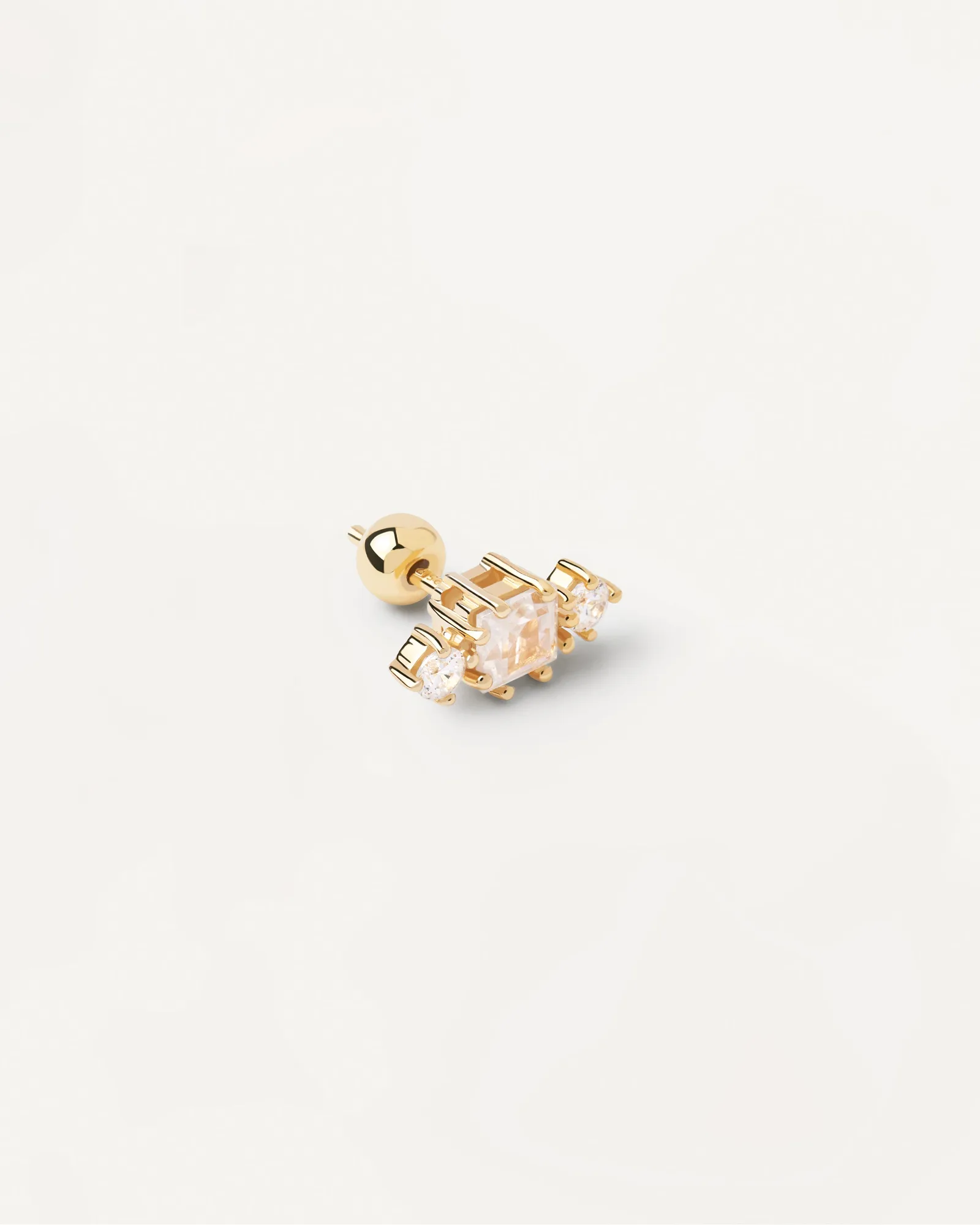 Stud Earrings vs. Huggie Earrings: Which Is More Comfortable for Everyday Wear?