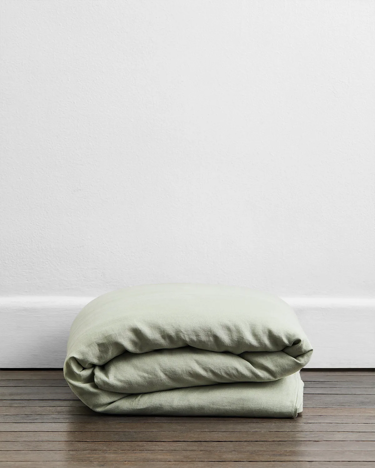 Master the Art of Folding Linen Bedding for a Clutter-Free Closet
