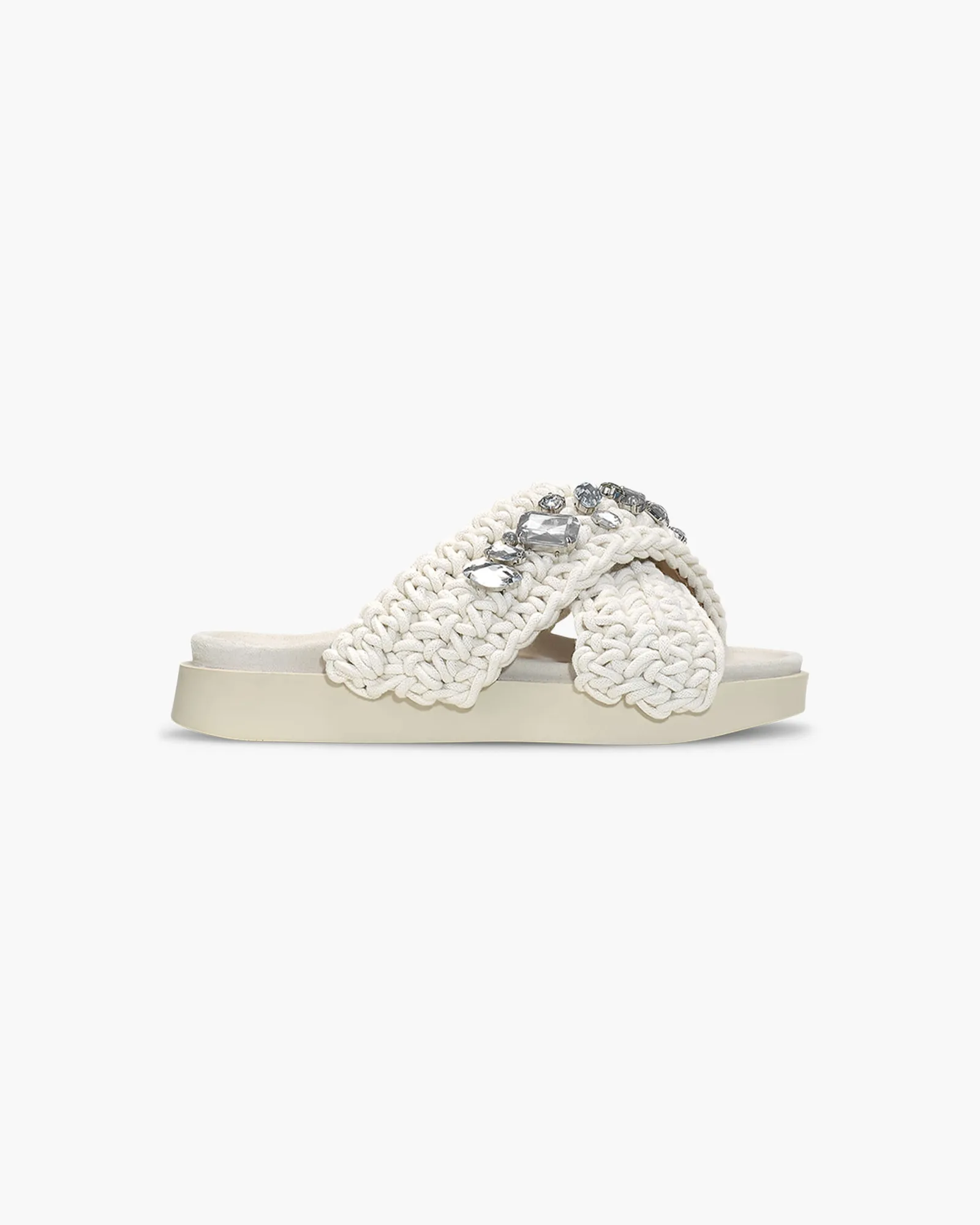 Woven vs Classic Slides: Which Summer Style Fits You?