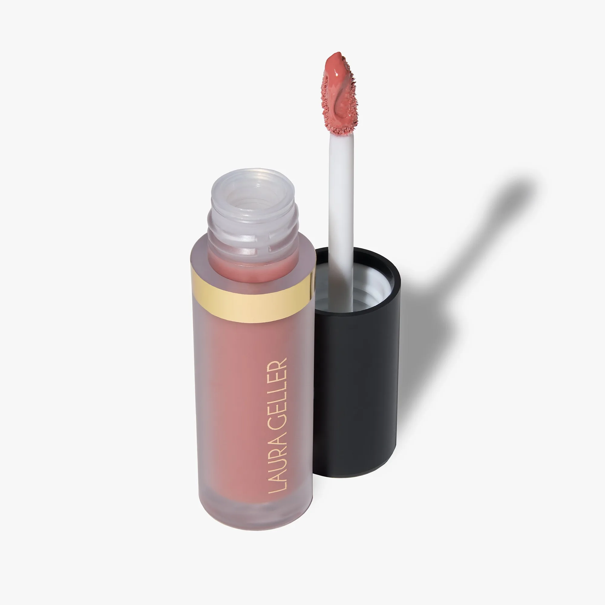 How to Choose the Perfect Lip Mousse for Mature Lips: Tips for a Modern Matte Finish That Doesn't Dry