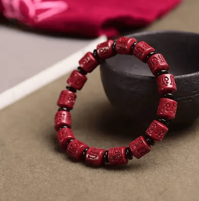 Rött snöre-armbandets betydelse: Kärlek, skydd och kabbala-traditionen