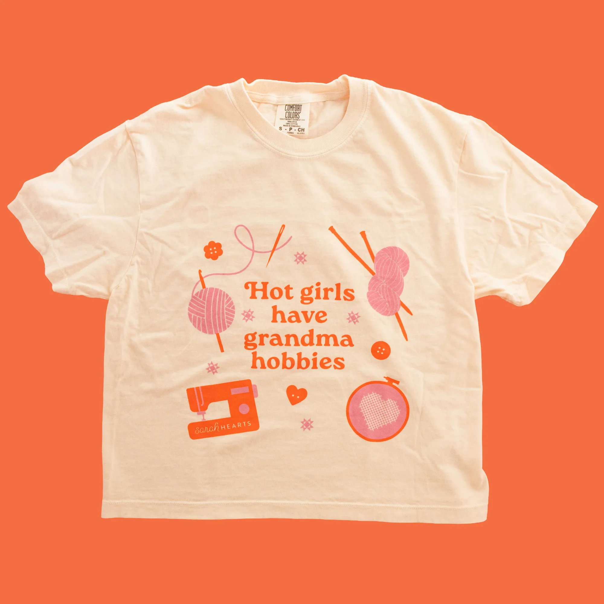 Stilguide: T-Shirt mit Oma-Hobbys für coole Mädchen