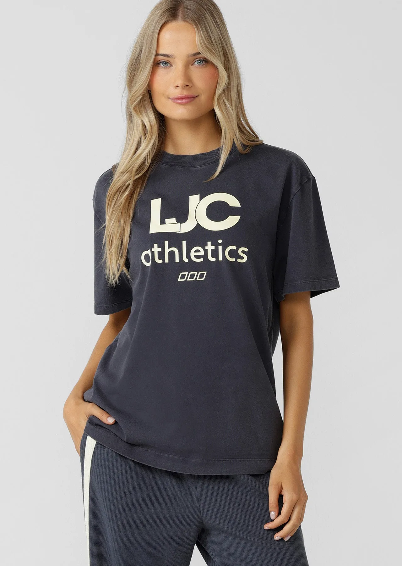ウォッシュドTシャツをカジュアル&アクティブに着こなす方法