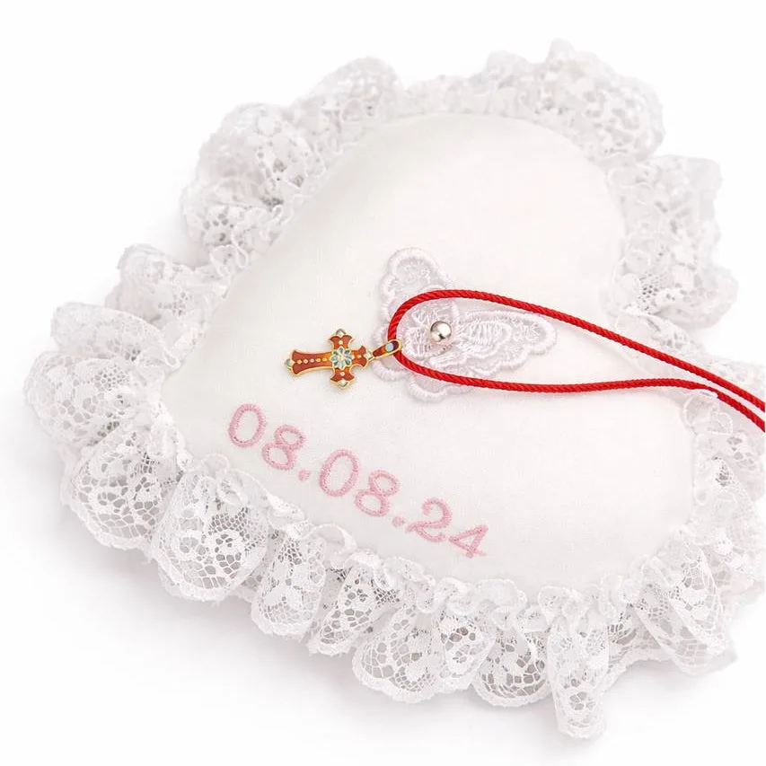 Ideas de bordado con fecha de bautizo para regalos de bebé