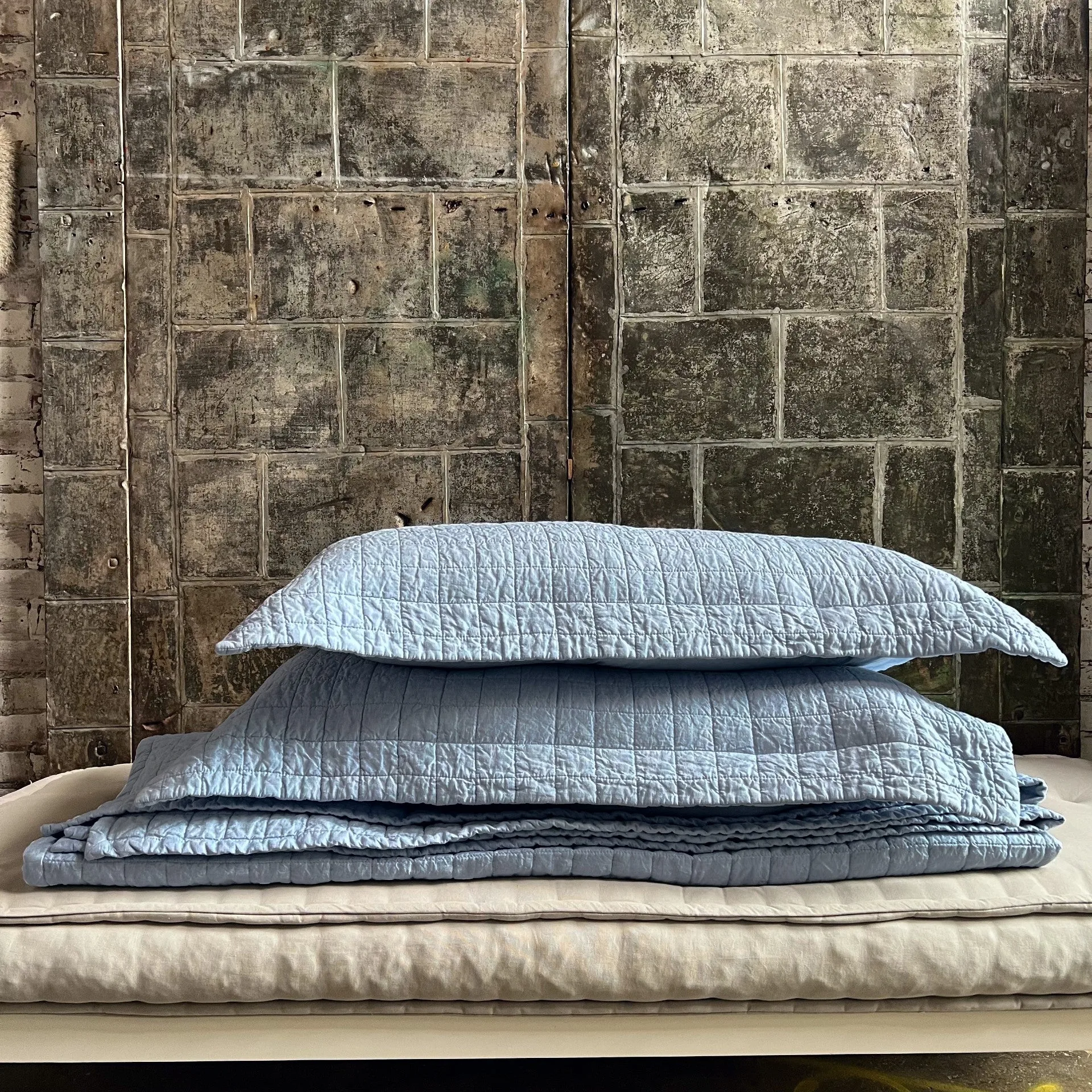 Linen Duvet Cover vs Quilted Coverlet: Which is Right for Your Bed?