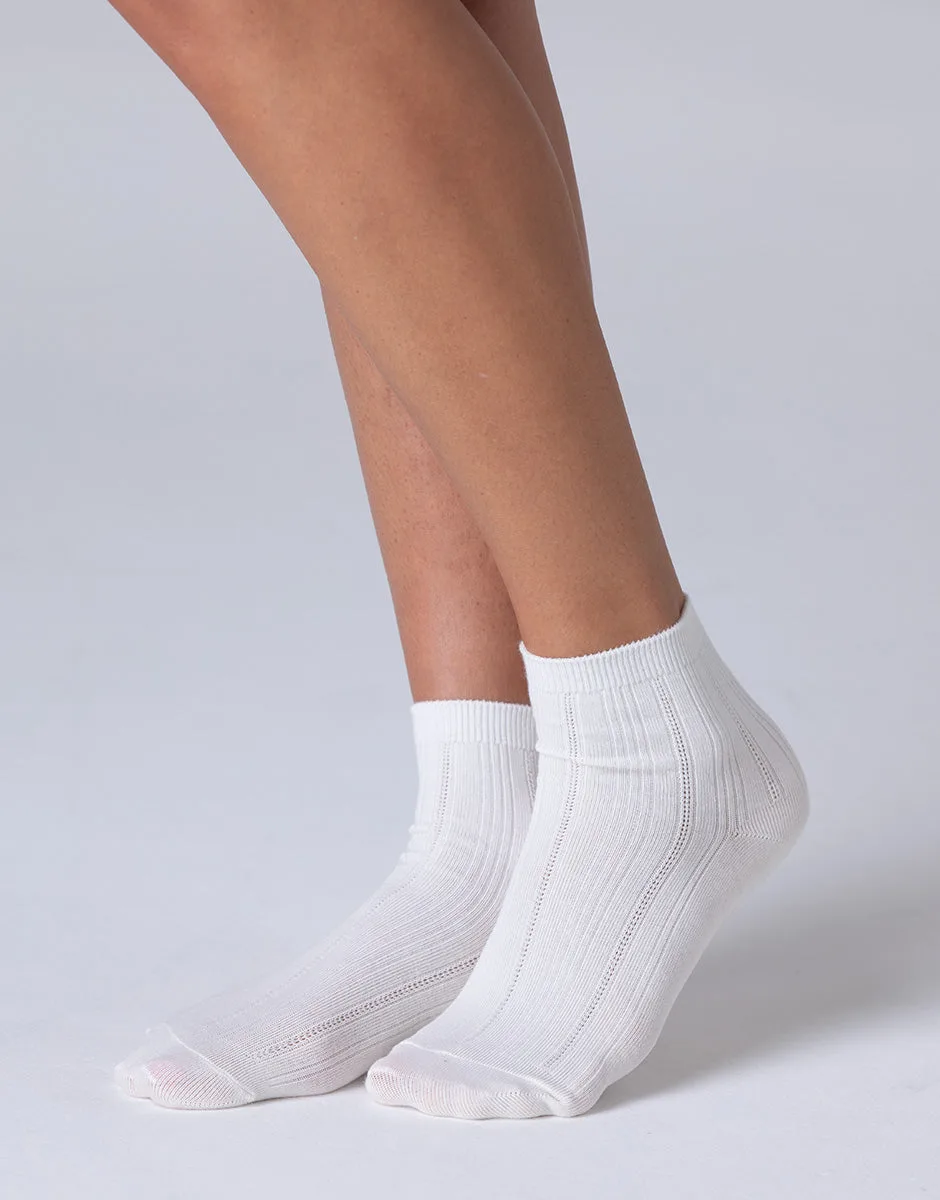 Chaussettes Pointelle : conseils de style et d'entretien