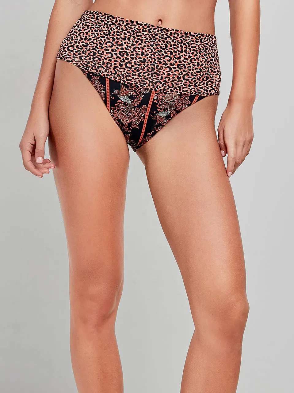 Hoher Bikini-Slip, multifunktional, mit Musterkombination