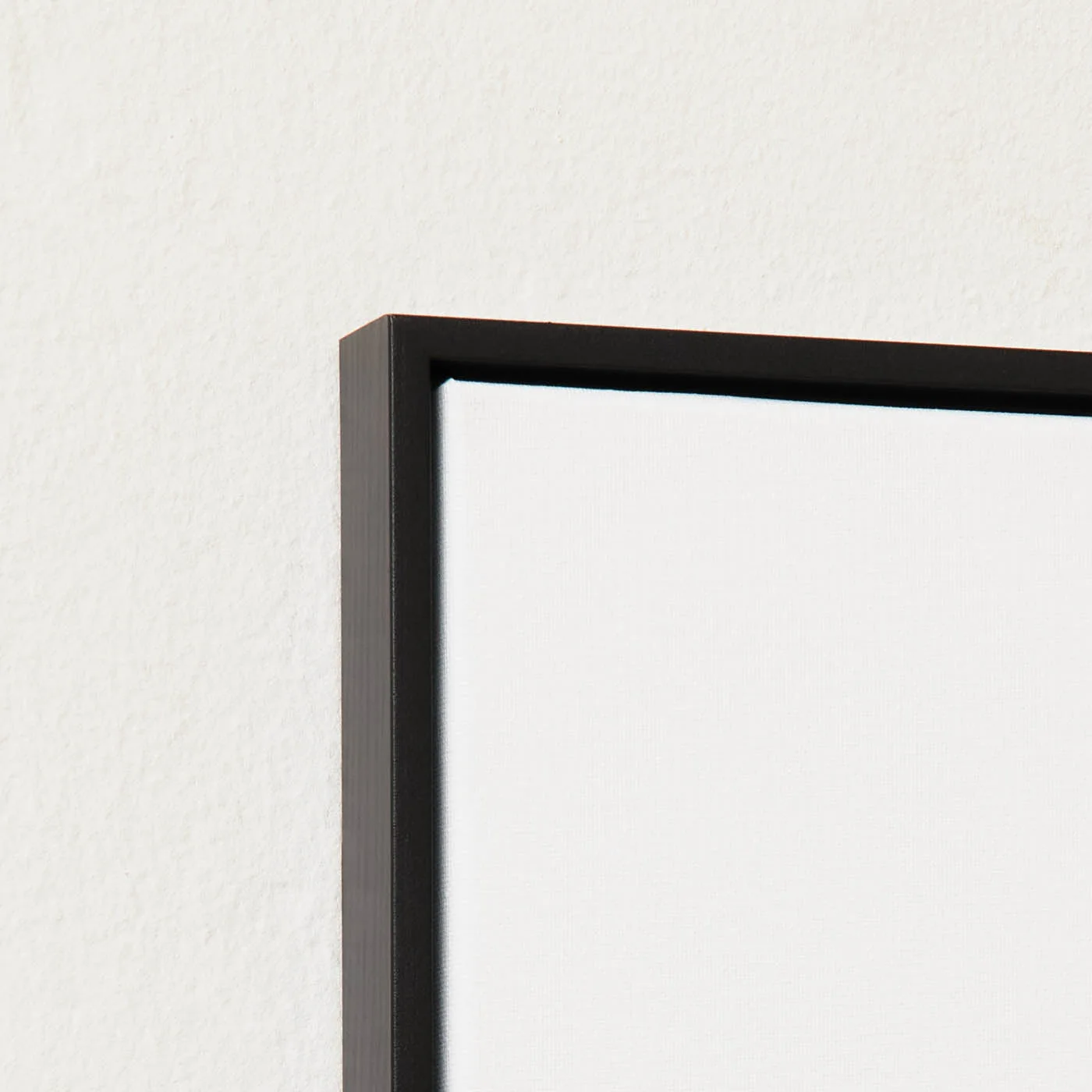 Come montare una cornice in legno nero per tela