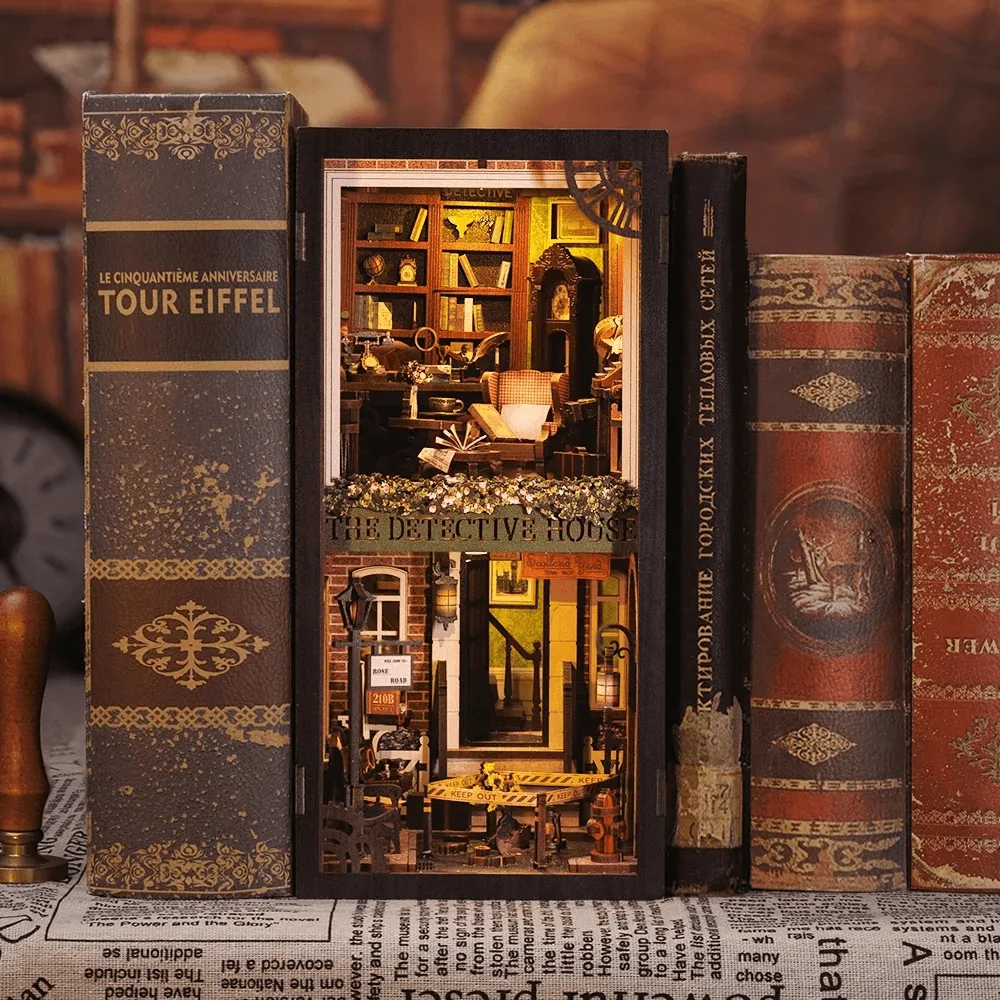 Comparaison de scènes miniatures 3D : Rose Detective Agency vs Fluffy Grove