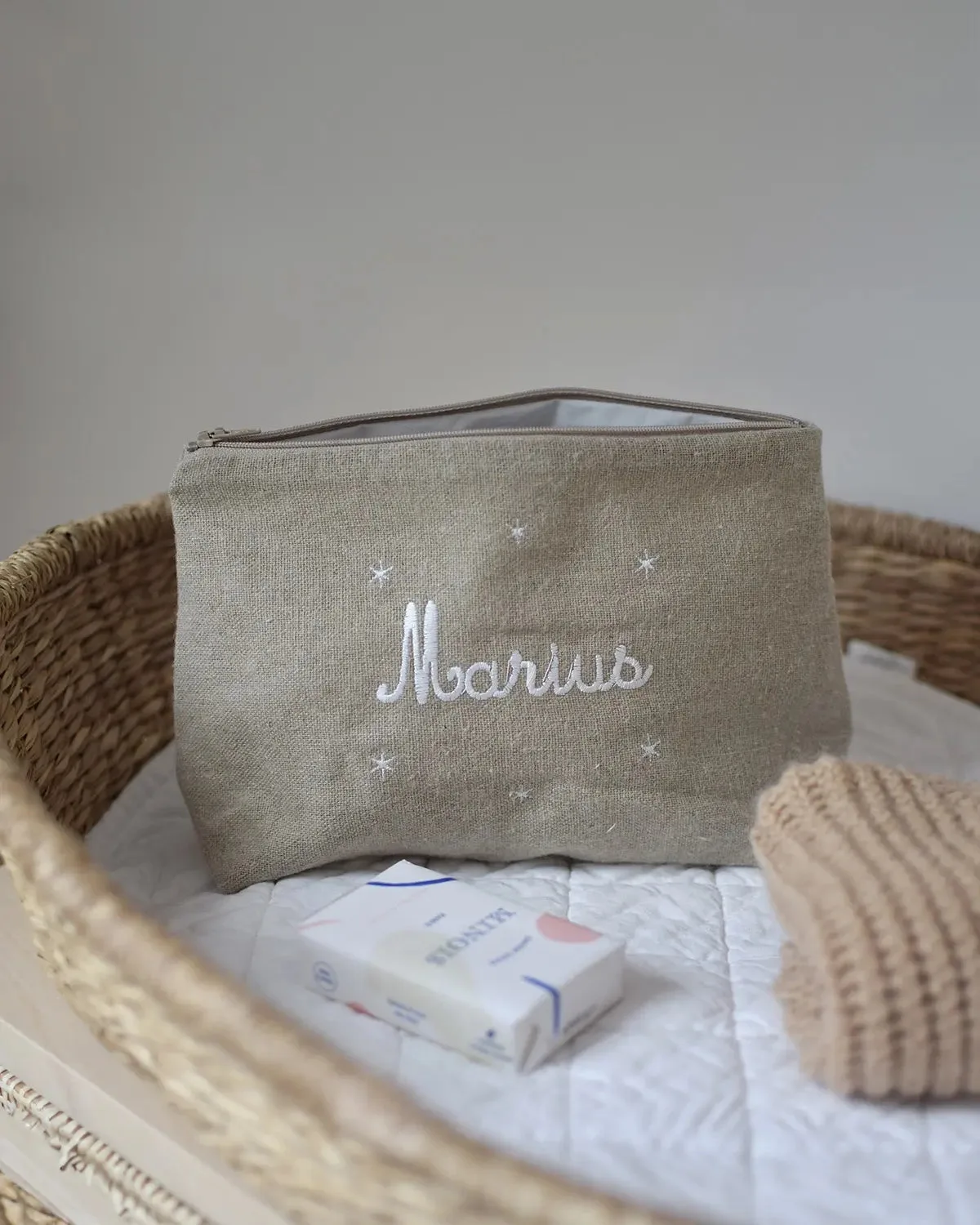 Trousse de toilette bébé beige à personnaliser