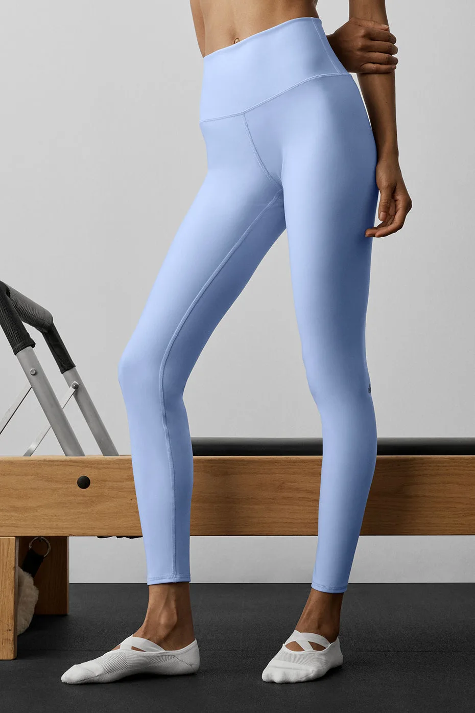 1/4 Zip Go Time Pullover vs Conquer Reform Crewneck Long Sleeve: Which Alo Yoga Top Is Right for You?