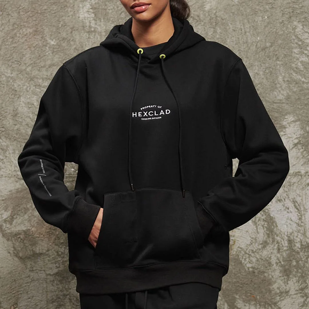 كيفية تنسيق هودي HexClad Pull-Over للارتداء اليومي