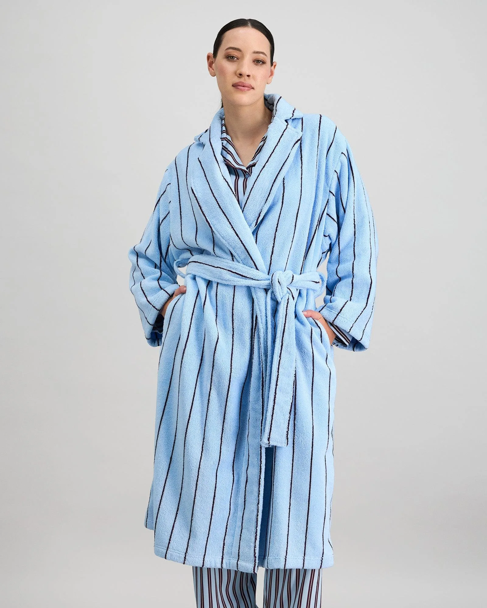 Riviera Robe vs. Siesta Chemise: ¿Qué ropa de dormir te va?