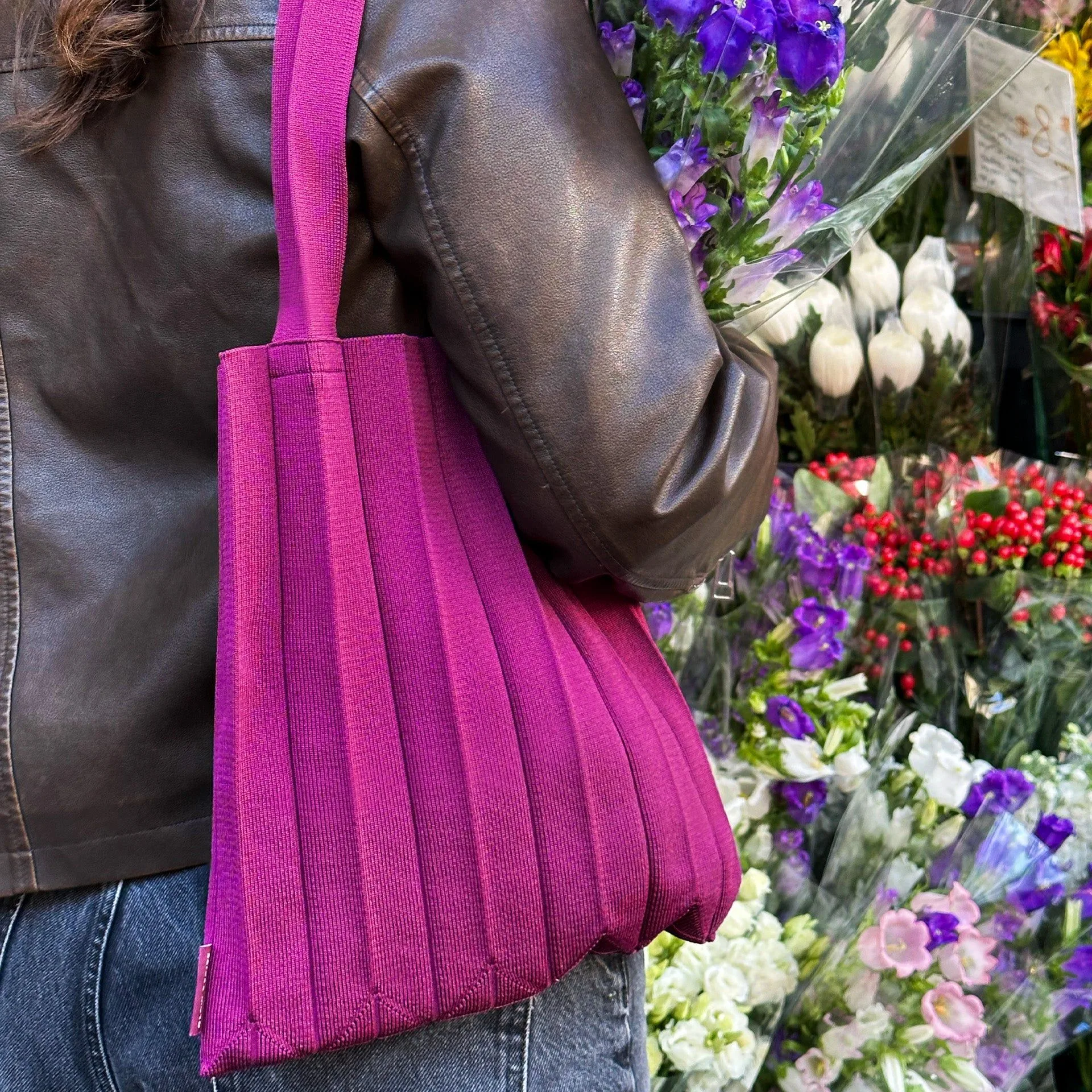 Le Stretch Tote : Sac spacieux pour soins de la peau et essentiels du quotidien