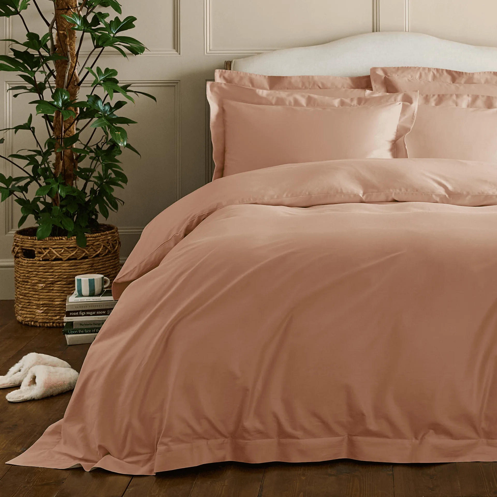 How to Style a Clay Pink Edged Bedding Set in Your Bedroom