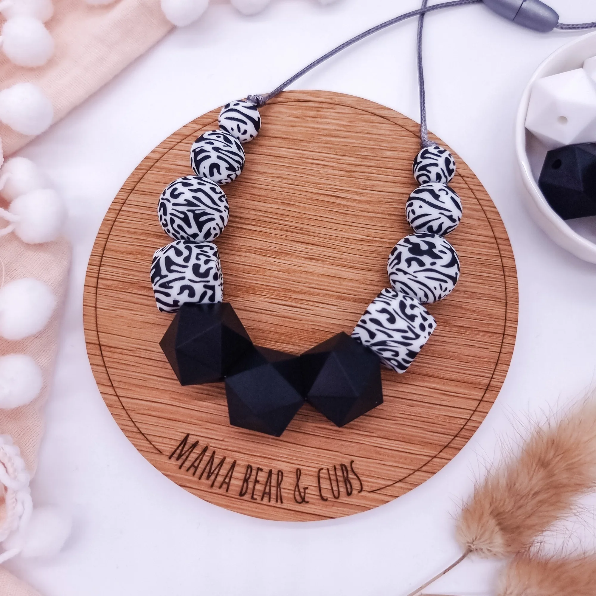 Breastfeeding & Teething Necklace Monochrome Necklace - Black