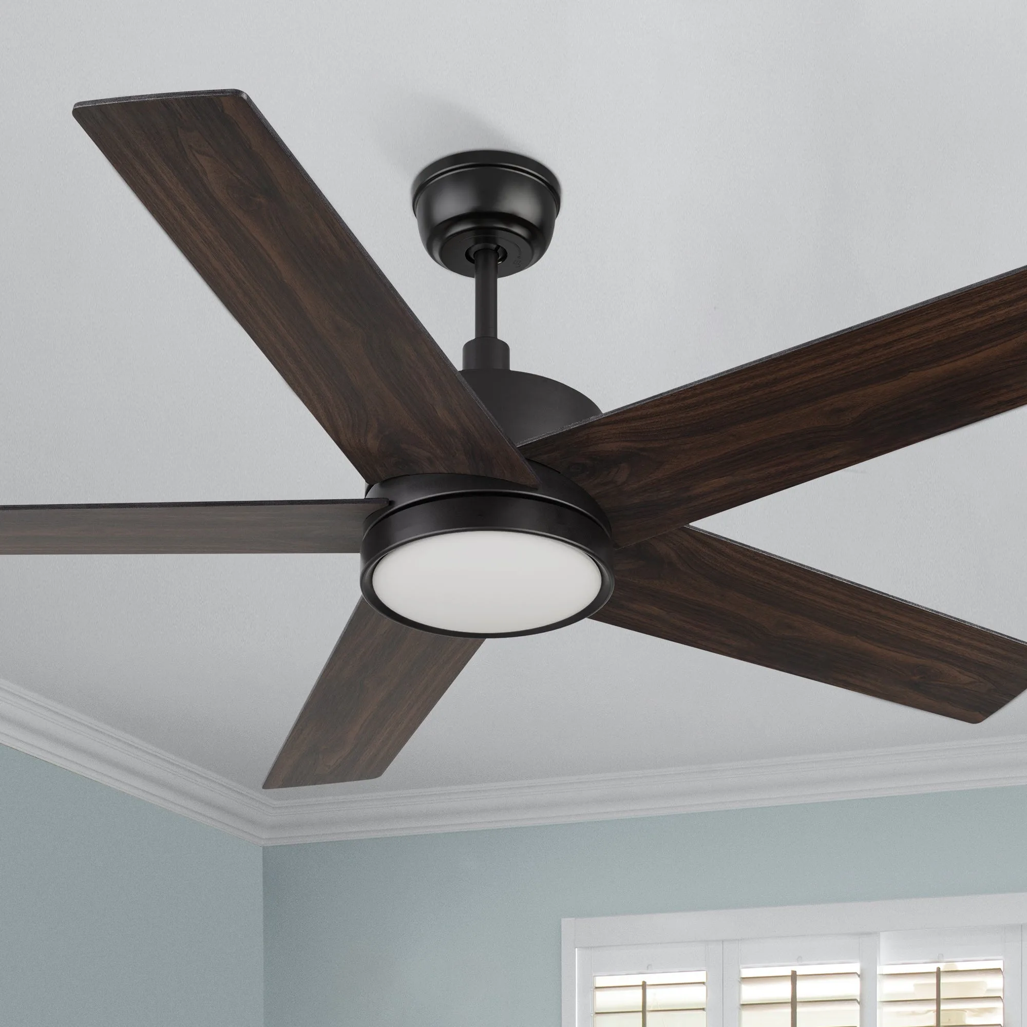 Remplacer un ventilateur de plafond traditionnel par un modèle intelligent