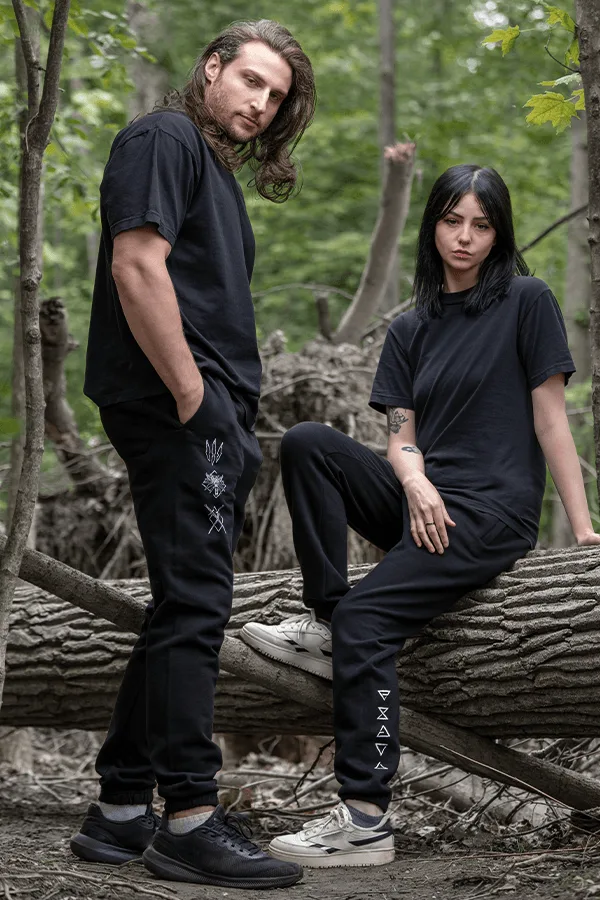Witcher Iconic Jogger vs Ronin Battle Tee: Combinación de outfit