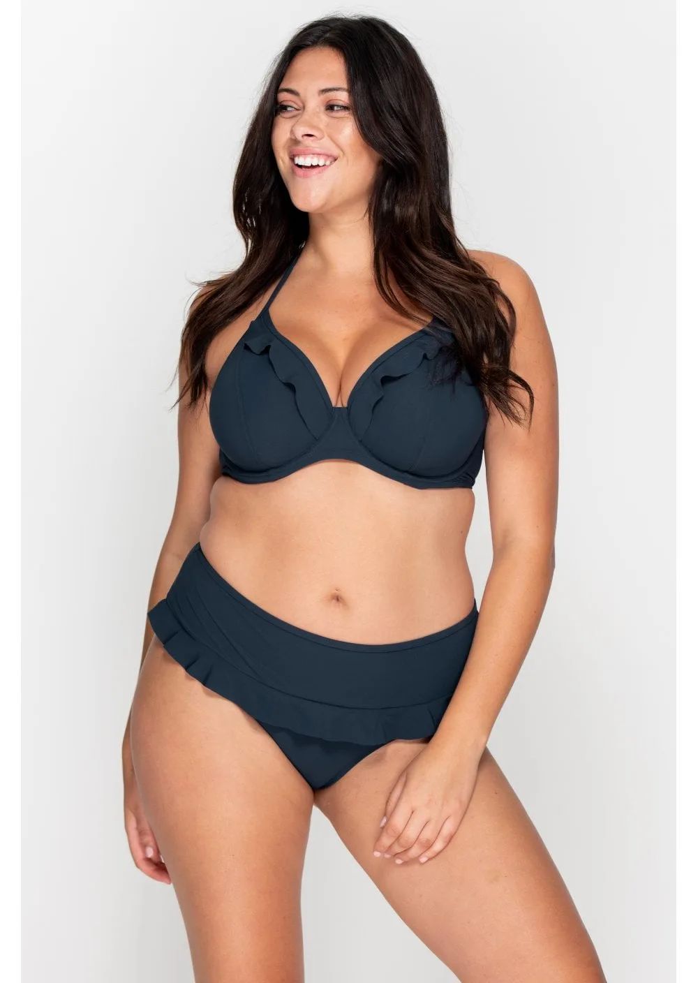 Come regolare le spalline di un top bikini a laccio con ferretto per una vestibilità su misura