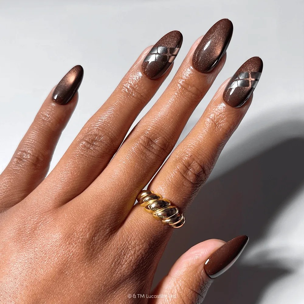 Como aplicar unhas press-on de Star Wars para um look geek