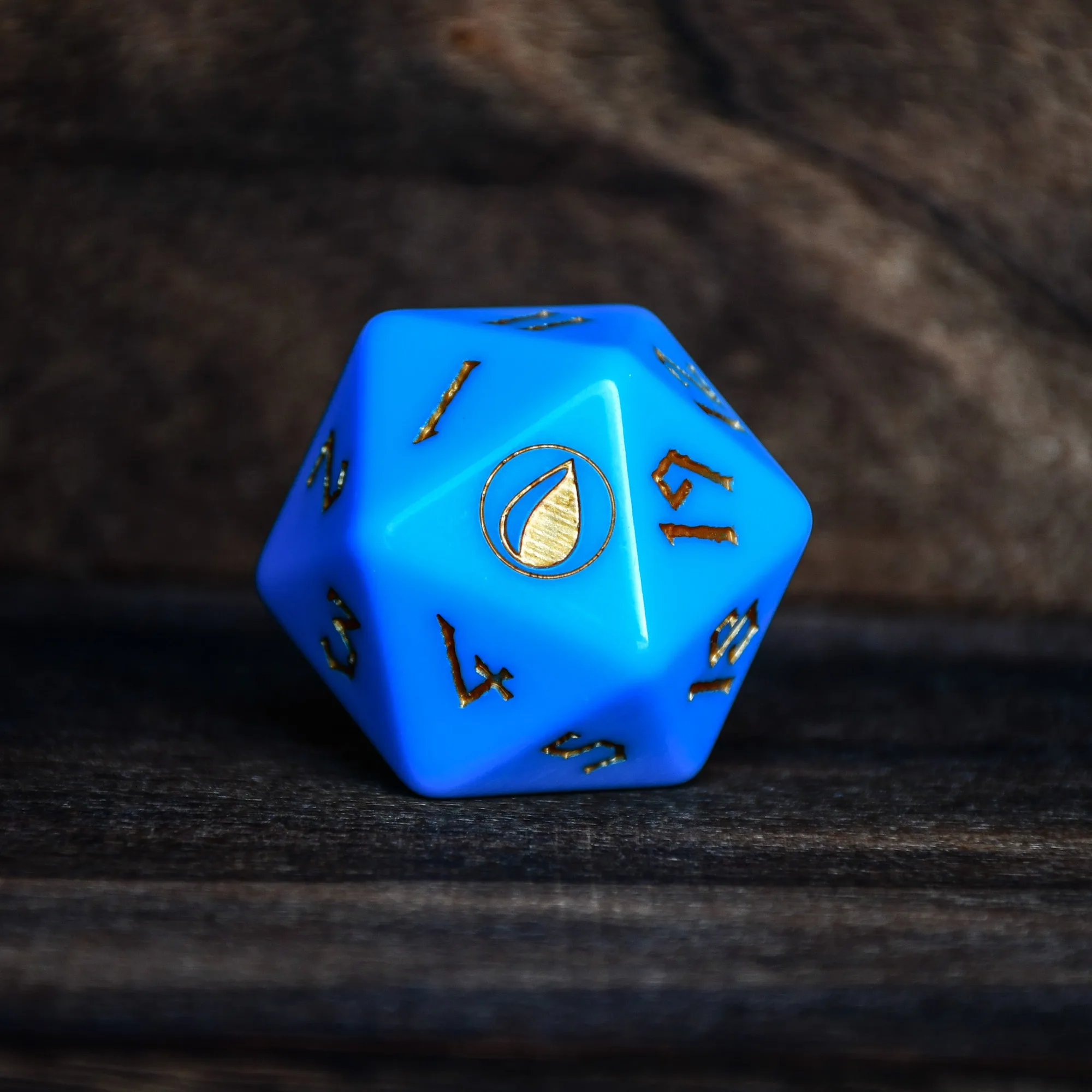 نرد D20 مقابل D40: أي حجر مانا تختار؟