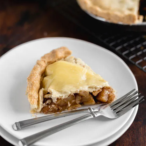 Roasted Apple Pie vs Apple Crumble Pie: Differences