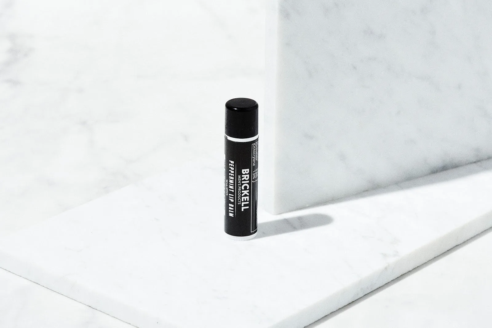 Balzám na rty pro muže vs Chapstick: Co chrání lépe?