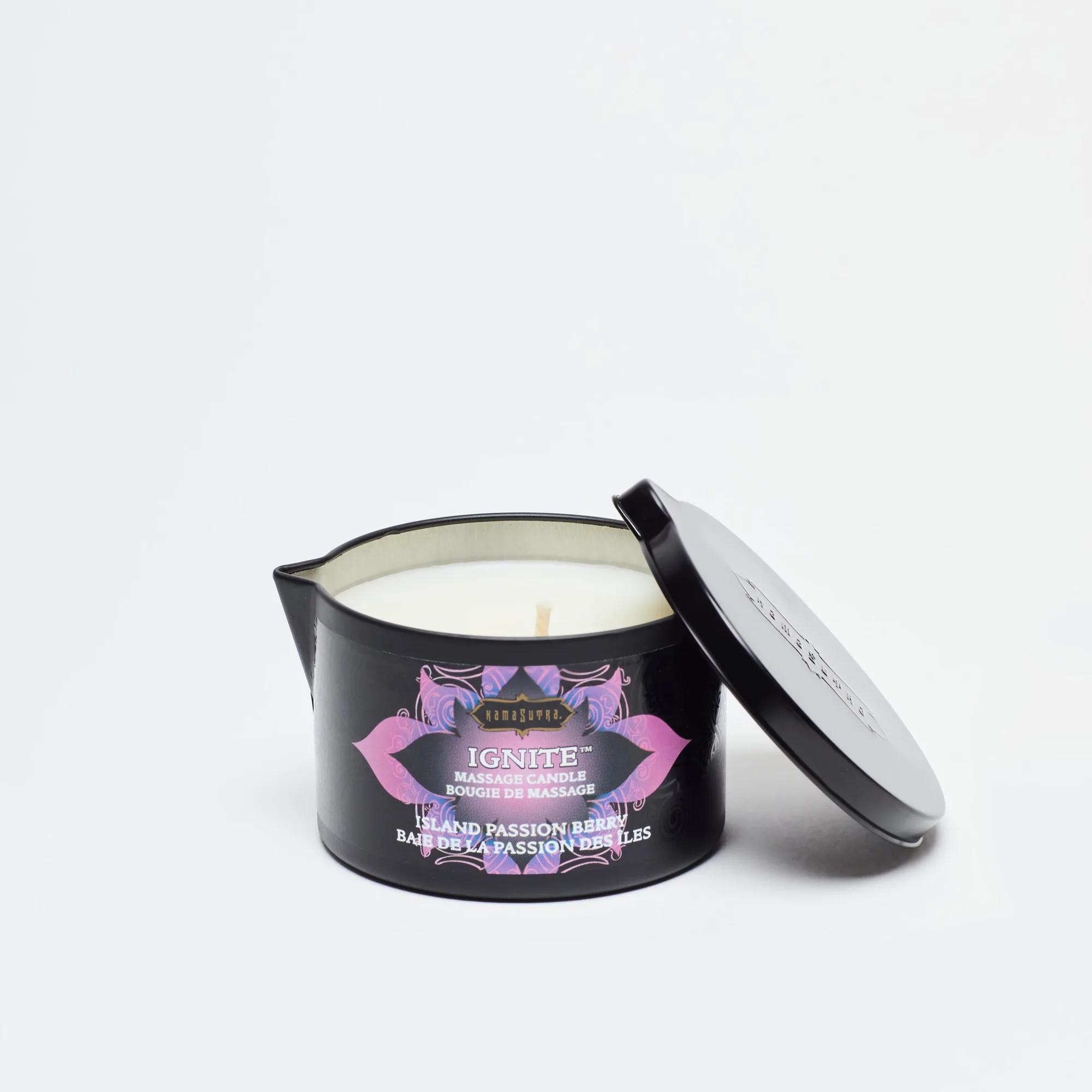 Utiliser une bougie de massage pour des jeux sensuels