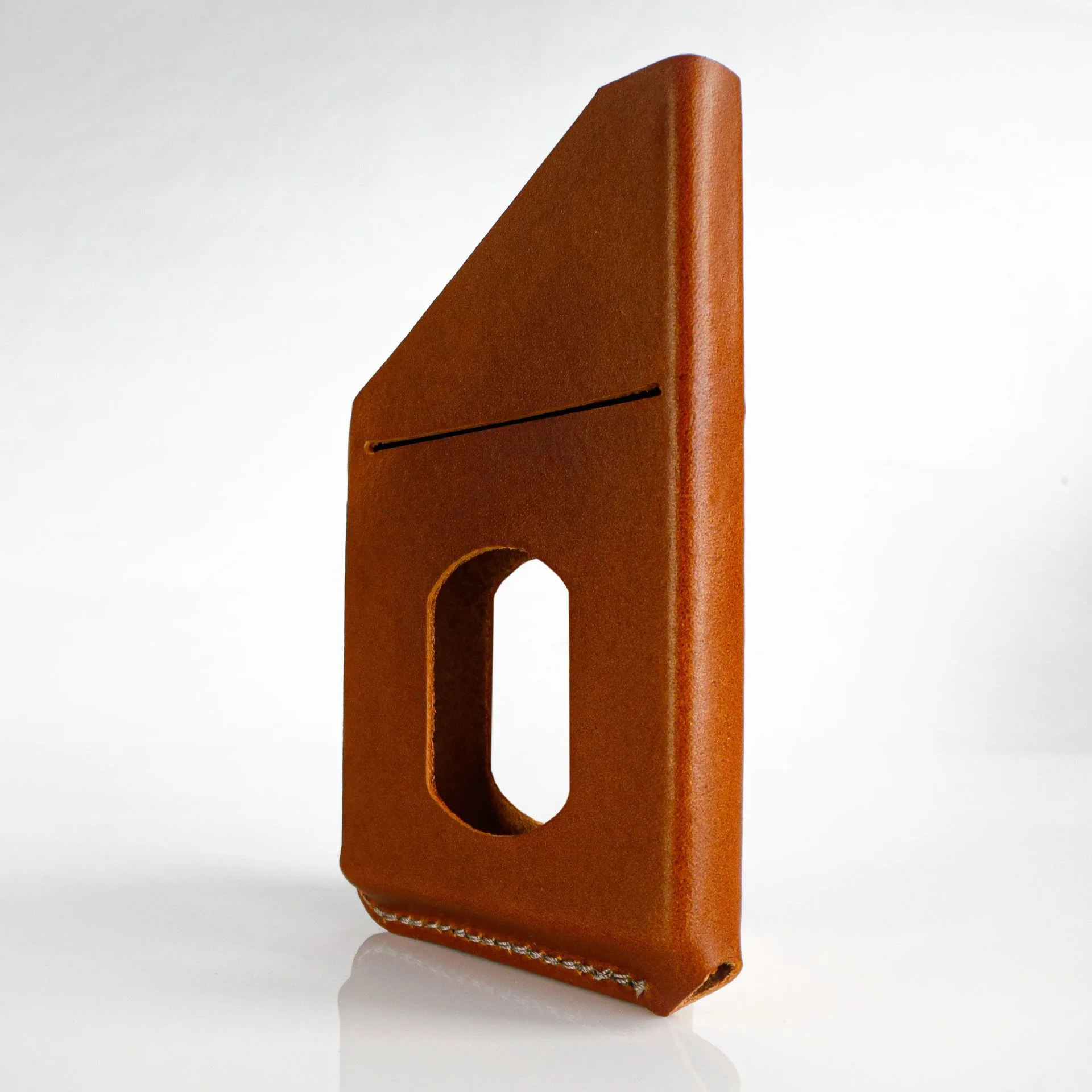 The Future of Everyday Carry: Smart Wallets and Modular Belt Systems in 2025