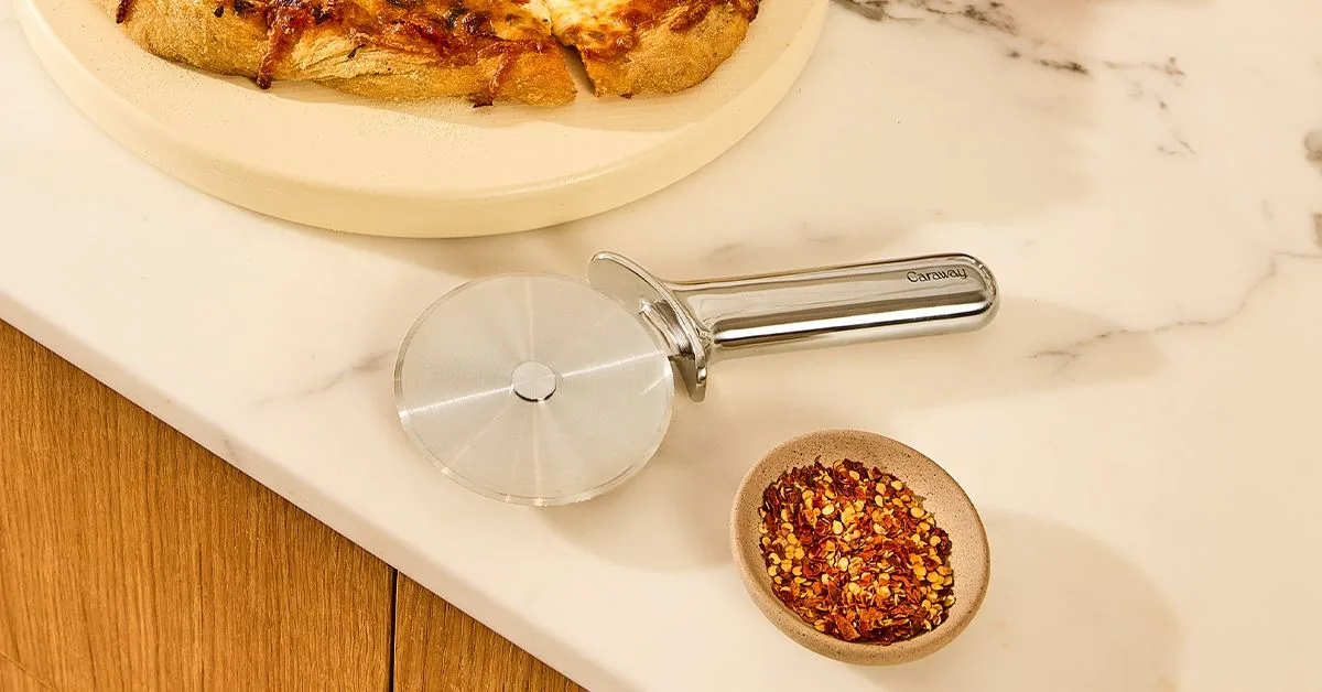 Řezačka na pizzu