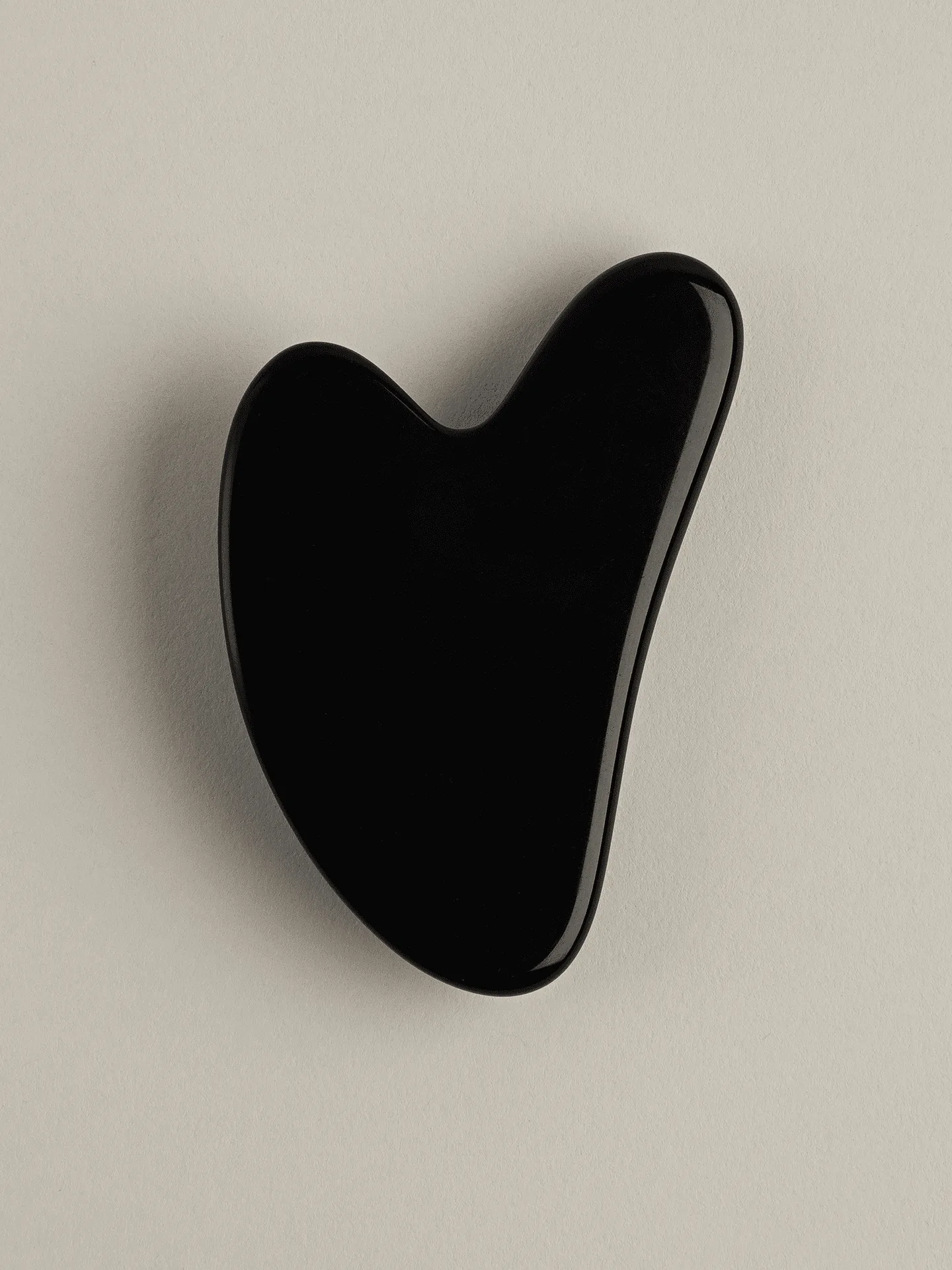 Rose Quartz Facial Roller vs Black Obsidian Gua Sha: Which De-Puffing Tool Wins?