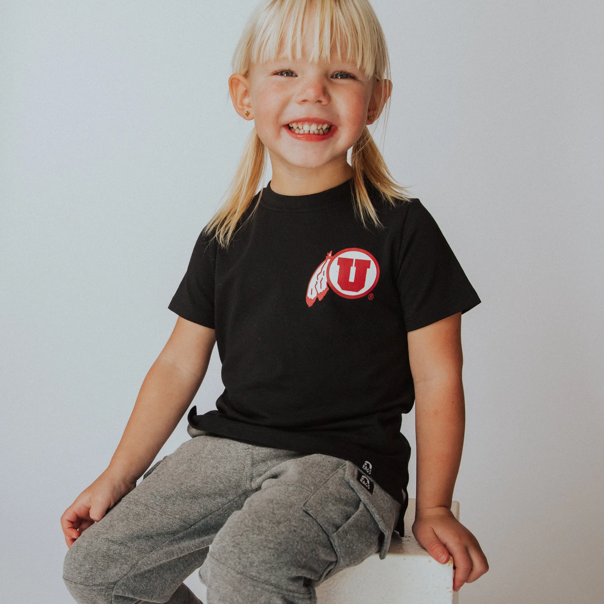 Guía de tallas de camiseta de manga corta de University of Utah para niños