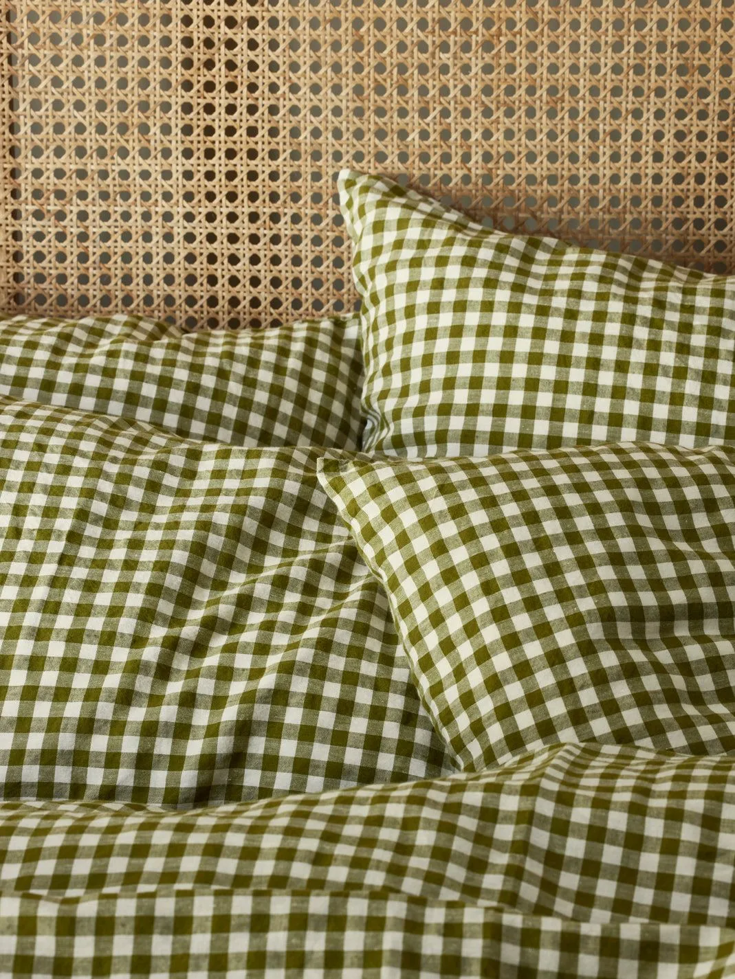 Linen vs Cotton Pillowcases: Which Is Better for Your Hair and Skin?