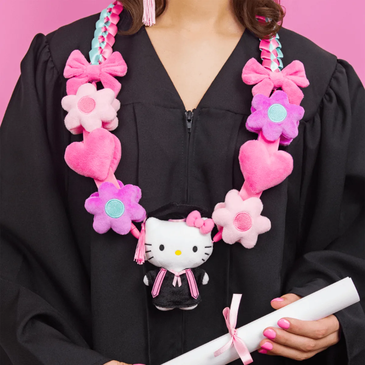 Hello Kitty 21 pulgadas Lei de peluche de graduación con peluche coleccionable de 4 pulgadas