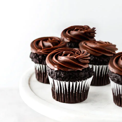 Cupcake vegano al doppio cioccolato vs biscotti al doppio cioccolato mignon