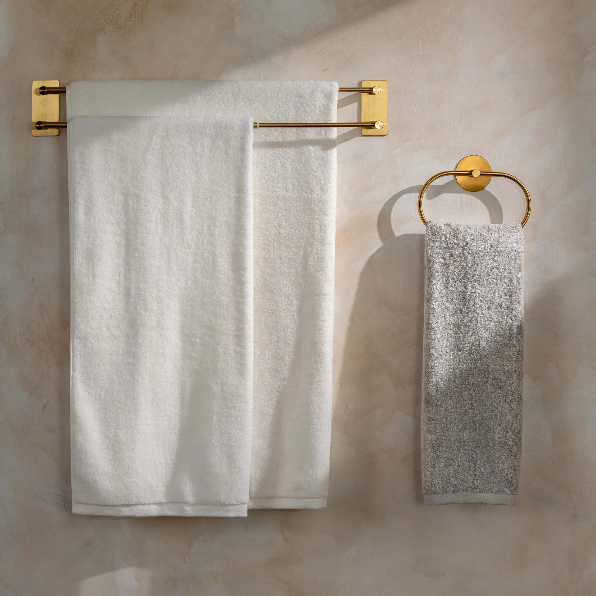 The History and Evolution of Bedding Materials: From Straw to Supima Cotton