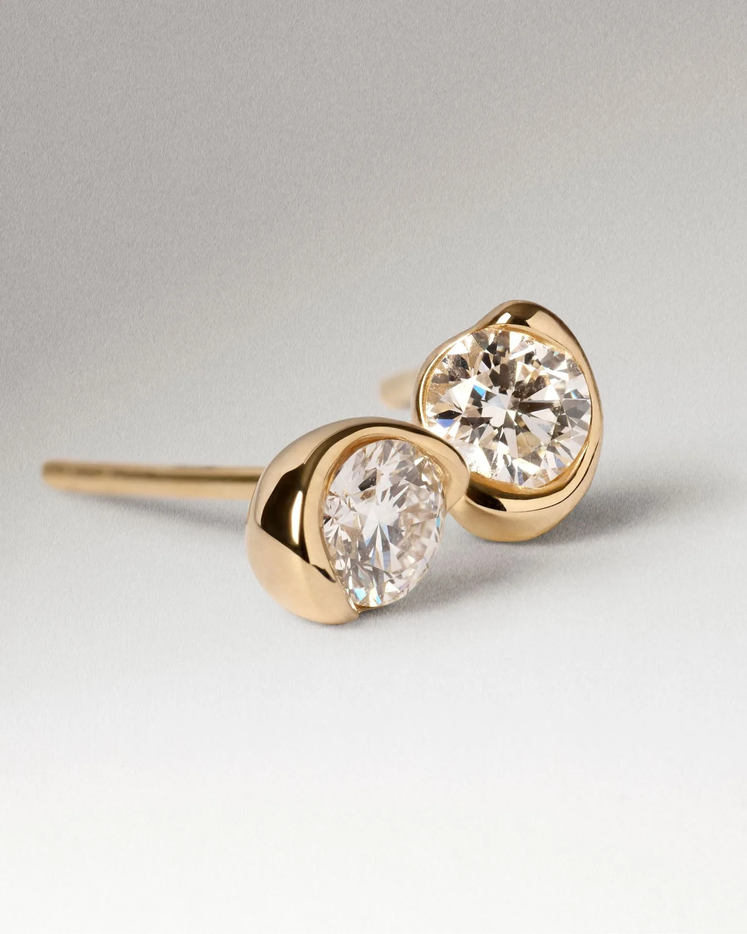 Diamonds and gold Delia stud earrings