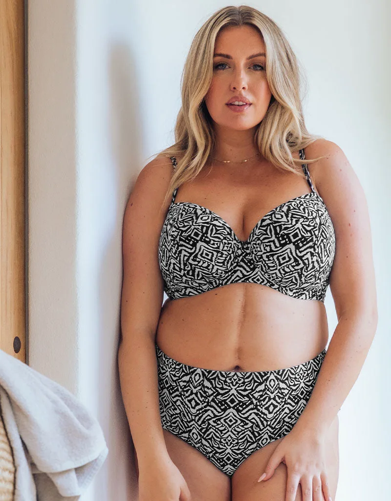 Comment trouver la taille parfaite de votre haut de bikini