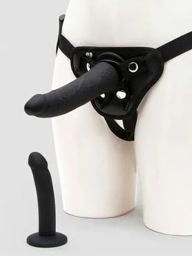 Realistic vs. Fantasy Dildos: Choosing the Best Material and Design for Your Pleasure